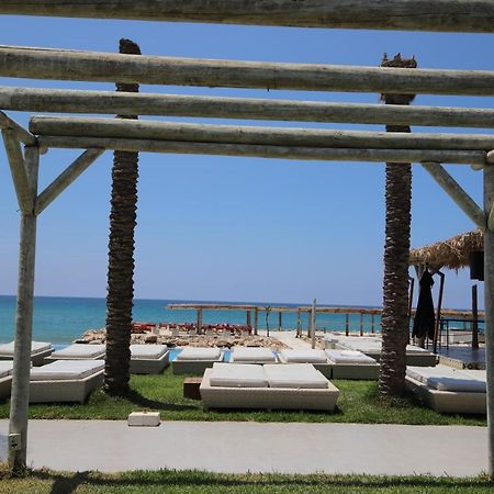 Hotel Lost At Sea Damur Exterior foto