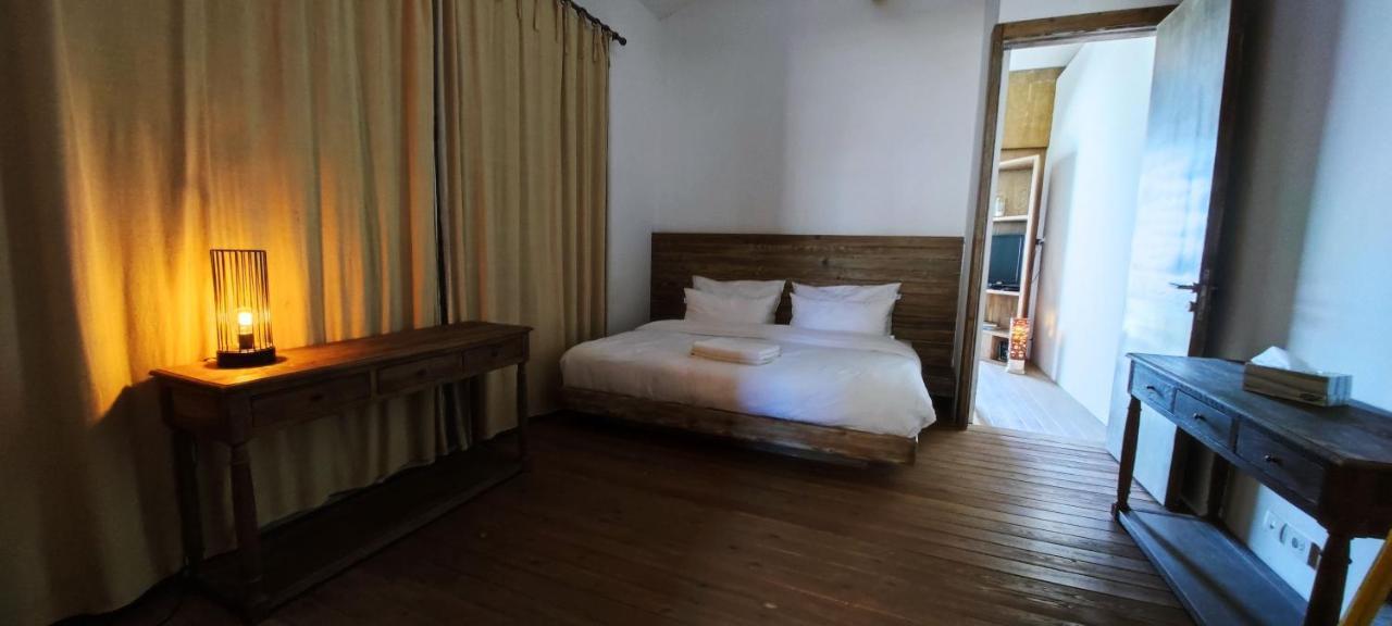 Hotel Lost At Sea Damur Exterior foto